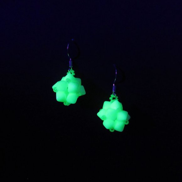 Czech Uranium glass beaded bead earrings - Picture 15 of 15